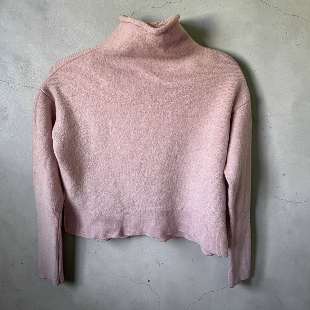 Wilfred Aritzia Merino Wool Turtleneck Sweater Pink Cropped Minimalist Size M